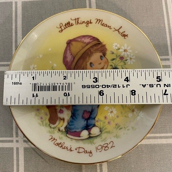 2 Vtg Avon Mother’s Day Decor Plates 1981 Cherished Moments 1982 Little Things - Picture 6 of 10